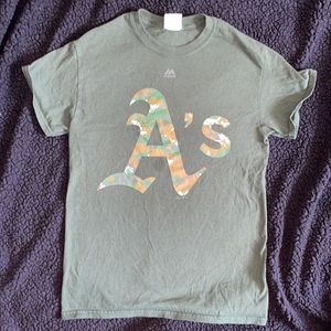 Majestic Oakland Athletics Shirt Small